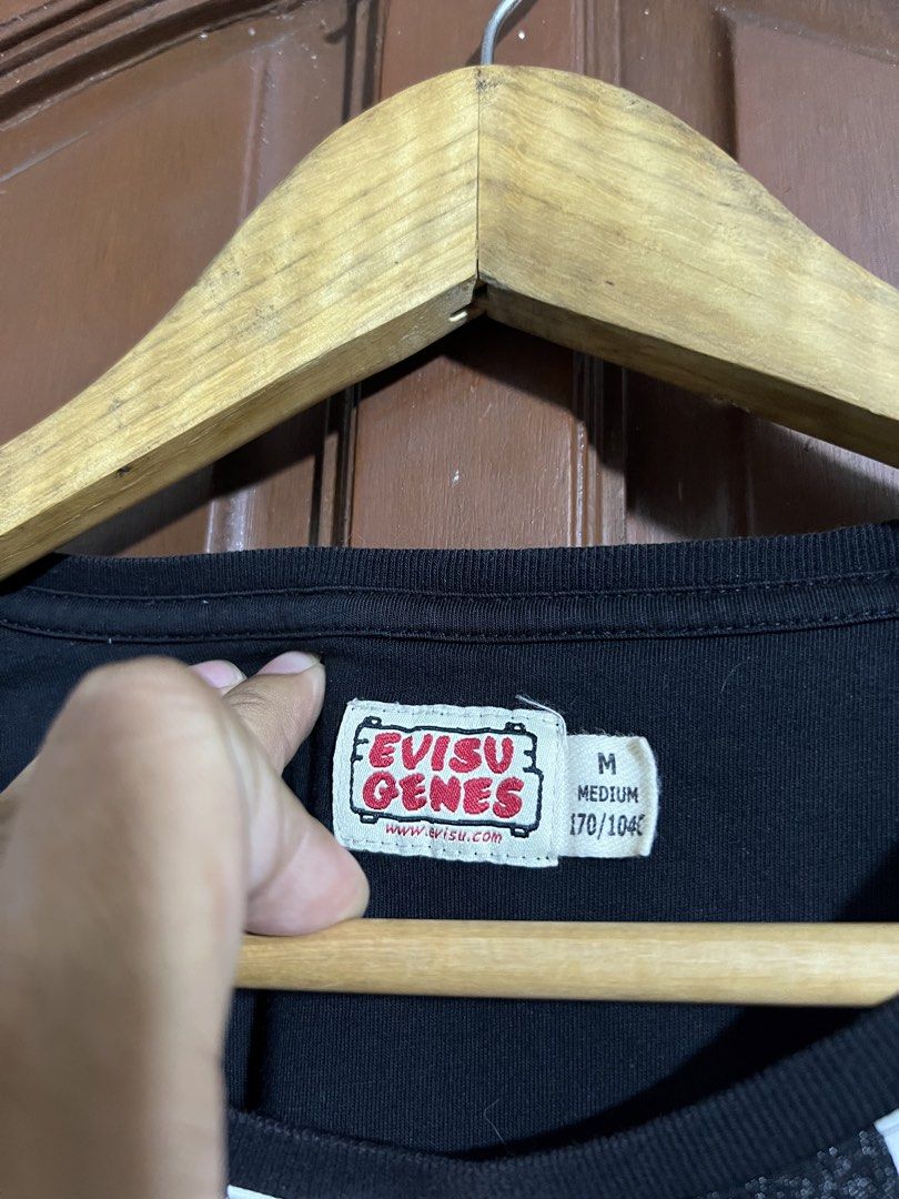 Evisu Genes Big Print Black Shirt (Category: Tshirts & Polo Shirts ) located in Manila. Submitted by thriftpoint99 (Listing ID 1453216333, Image 3). Description: 22x27.5 No issue Excellent condition.