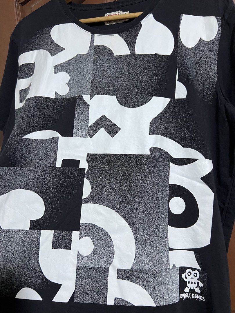 Evisu Genes Big Print Black Shirt (Category: Tshirts & Polo Shirts ) located in Manila. Submitted by thriftpoint99 (Listing ID 1453216333, Image 2). Description: 22x27.5 No issue Excellent condition.