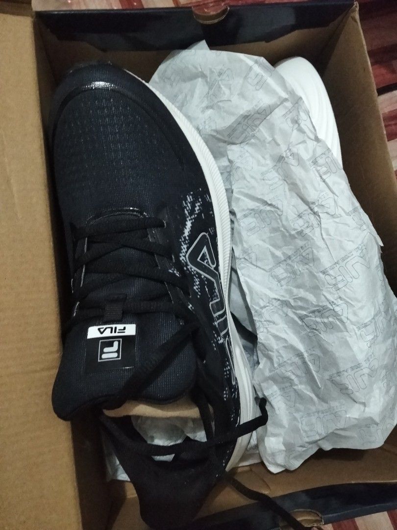 Fila Lite Access Running Shoes Black White (Category: Sneakers) located in Cavite. Submitted by noblewind_d26884 (Listing ID 1453157170, Image 3). Description: Orig never been used. medyo malaki sa husband ko..