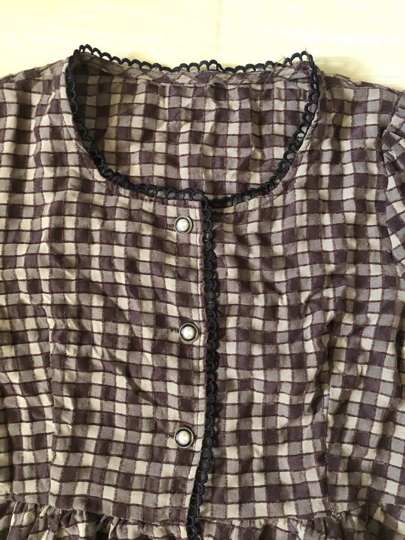 Gingham longsleeve top (Category: Others Tops) located in Urdaneta. Submitted by byells (Listing ID 1442752526, Image 3). Description: Xs - small No issue .