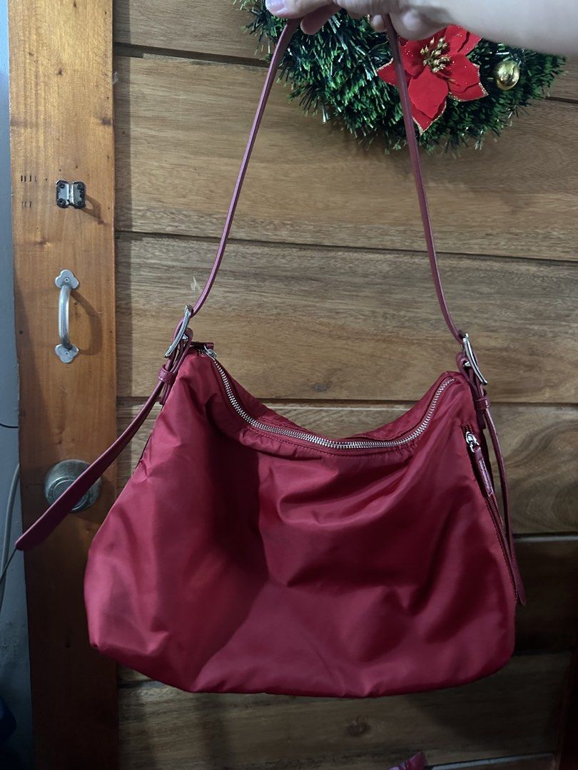 GU 2 Way Nylon Bag Red (Category: Shoulder Bags) located in Taguig. Submitted by jddeclutter (Listing ID 1453072587, Image 3). Description: Used twice only Loc: Taguig.