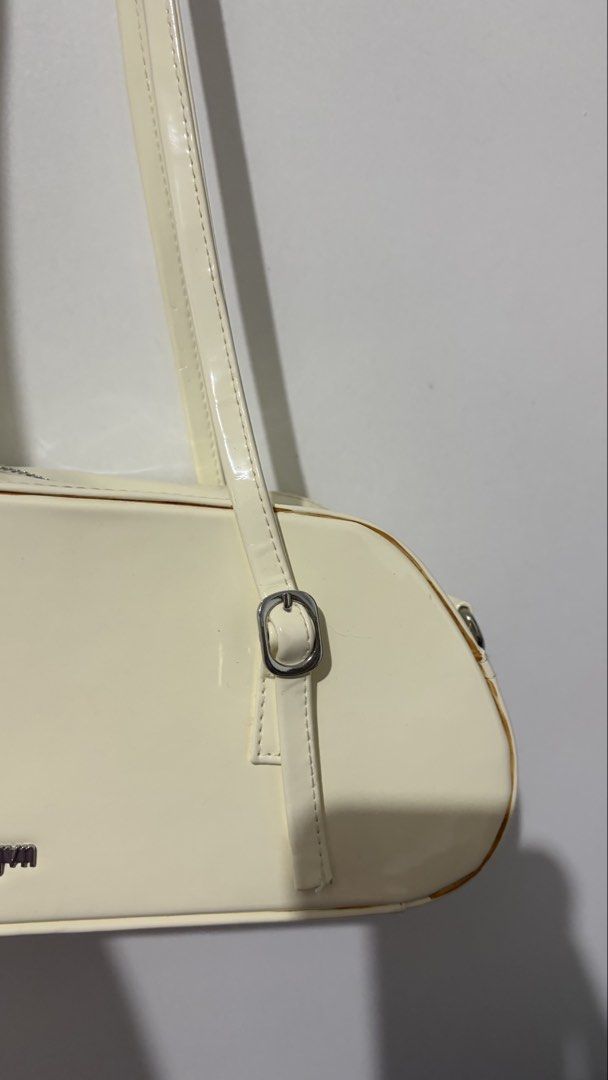 GVN Baguette Bag - Butter (Category: Shoulder Bags) located in Manila. Submitted by ilovemycatsforever (Listing ID 1453109333, Image 2). Description: Last price posted With flaws Please see photos for all flaws Same day delivery only No dust bag included.
