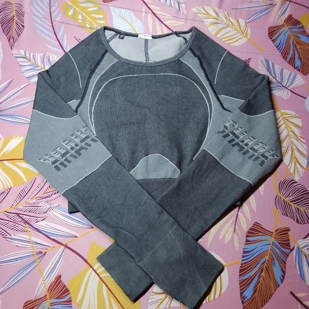 Gymshark Seamless Crop Top Long Sleeve (Category: Activewear) located in Manila. Submitted by arn_thrifts (Listing ID 1453129763, Image 1). Description: Gymshark Seamless Crop Top Long Sleeve 1k+sf size small issue cut tag 100% authentic.