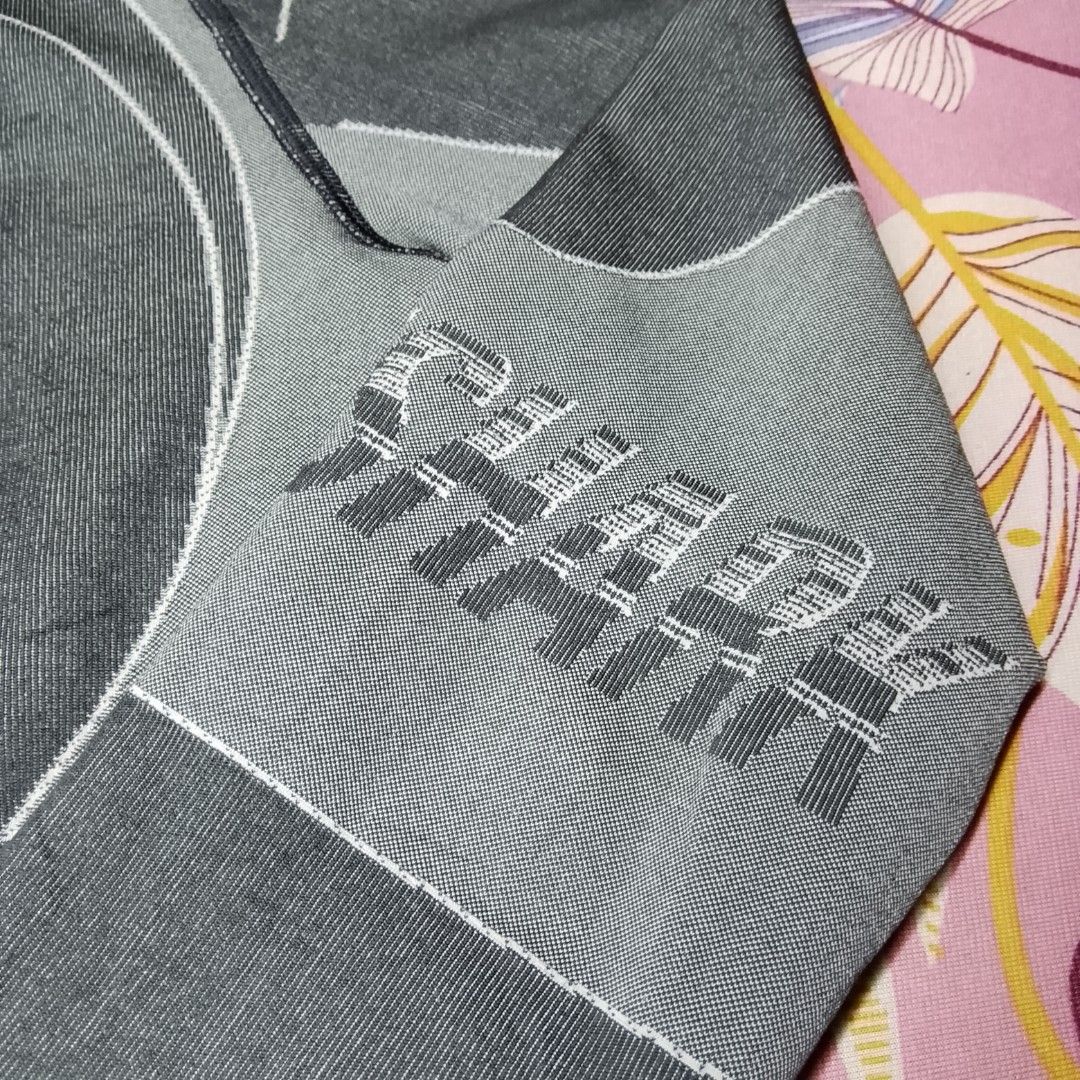 Gymshark Seamless Crop Top Long Sleeve (Category: Activewear) located in Manila. Submitted by arn_thrifts (Listing ID 1453129763, Image 3). Description: Gymshark Seamless Crop Top Long Sleeve 1k+sf size small issue cut tag 100% authentic.