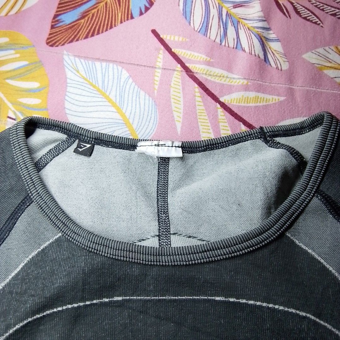 Gymshark Seamless Crop Top Long Sleeve (Category: Activewear) located in Manila. Submitted by arn_thrifts (Listing ID 1453129763, Image 2). Description: Gymshark Seamless Crop Top Long Sleeve 1k+sf size small issue cut tag 100% authentic.