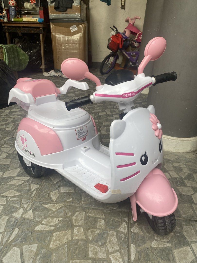 Hello Kitty Girl’s E-bike (Category: Bicycles) located in San Jose del Monte. Submitted by gigjhoe (Listing ID 1453051822, Image 2). Description: -Rechargeable -6 months lang po nagamit 35 x 20 x 15”.