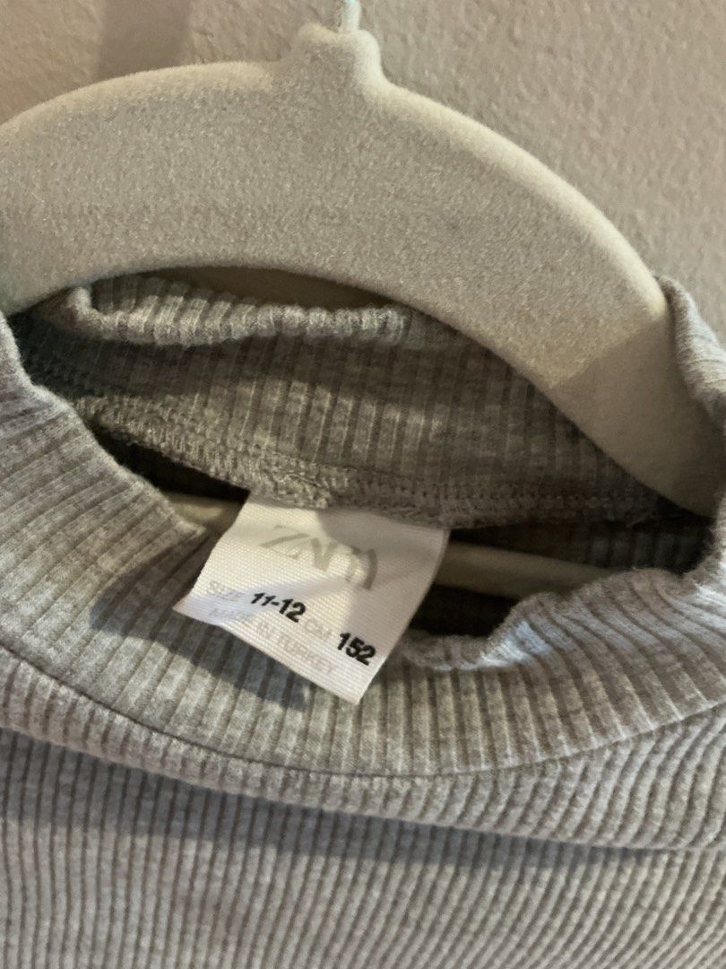 High neck sleeved gray top (S/XS) (Category: Shirts) located in Manila. Submitted by valknosis (Listing ID 1453098905, Image 2). Description: Prices are negotiable 💕 GCASH PAYMENT ❄️ SF covered by buyer ❄️.