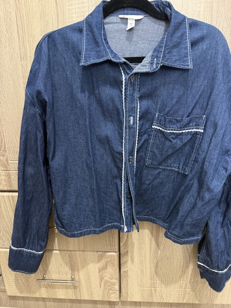 H&M Denim Shirt with White Trim (Category: Shirts) located in Quezon City. Submitted by aleeya23 (Listing ID 1453055970, Image 1). Description: - H&M Blue Denim Shirt - Size: Medium (M) - White scalloped trim along buttons and cuffs - Single chest pocket - Classic button-up style .