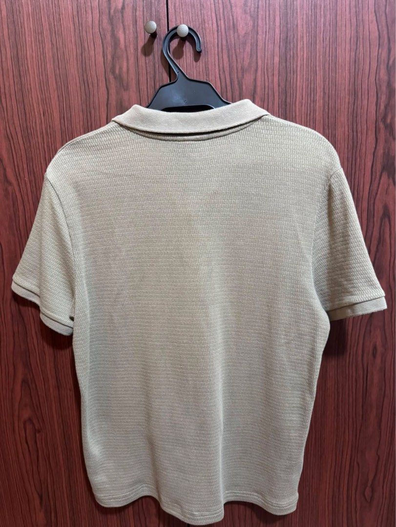 H&M Slim Fit Polo Shirt (Category: Tshirts & Polo Shirts ) located in Makati City. Submitted by dmazing (Listing ID 1453194825, Image 2). Description: - No flaws, lightly used - What you see is what you get - Dimensions: LxW 24.5x18.5.