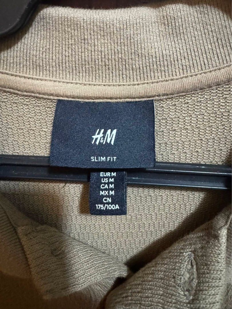 H&M Slim Fit Polo Shirt (Category: Tshirts & Polo Shirts ) located in Makati City. Submitted by dmazing (Listing ID 1453194825, Image 3). Description: - No flaws, lightly used - What you see is what you get - Dimensions: LxW 24.5x18.5.
