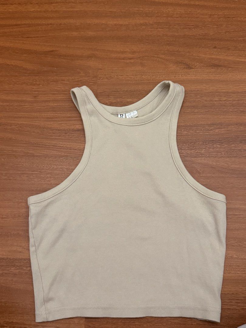 H&M tank top (Category: Shirts) located in Santa Rosa. Submitted by xei___ (Listing ID 1453224847, Image 2). Description: size small good for petite - as new condi - rfs: doesn’t fit me 🥲 pm for more photos .