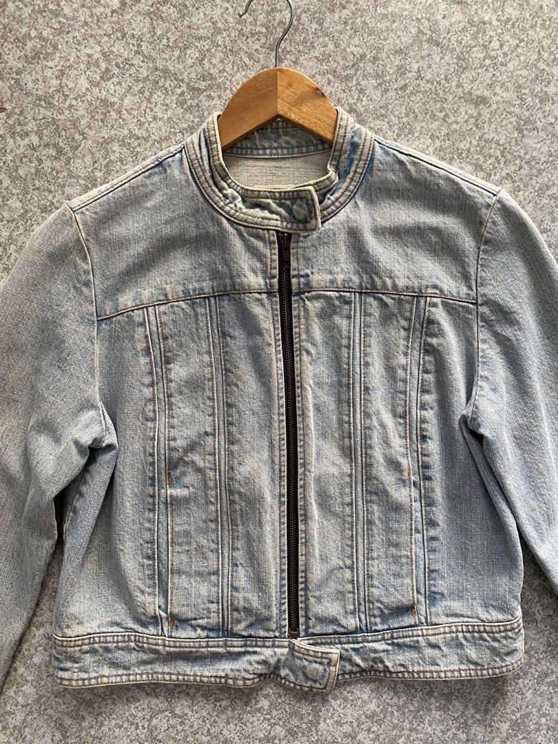 Jacket GAP (Category: Activewear) located in Kamunting. Submitted by pendosa.hina (Listing ID 1453134231, Image 2). Description: Gap made in hongkong Bole refer gambar Harga tak termasuk postage Wassap 012-5356527.