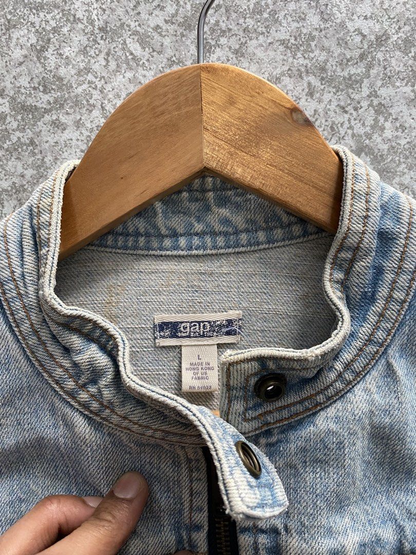 Jacket GAP (Category: Activewear) located in Kamunting. Submitted by pendosa.hina (Listing ID 1453134231, Image 3). Description: Gap made in hongkong Bole refer gambar Harga tak termasuk postage Wassap 012-5356527.