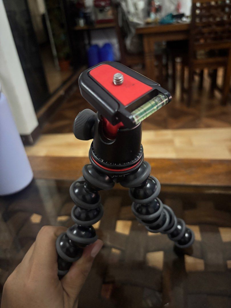 JOBY GorillaPod Flexible Tripod (Category: Tripods & Monopods) located in Caloocan City. Submitted by juanmig_bundok (Listing ID 1453182646, Image 3). Description: - Flexible tripod for cameras or smartphones - Legs can bend and wrap around various objects - Built-in bubble level for precise alignment - Perfect for travel photography and unique creative shots - Fully functional and in good working condition.