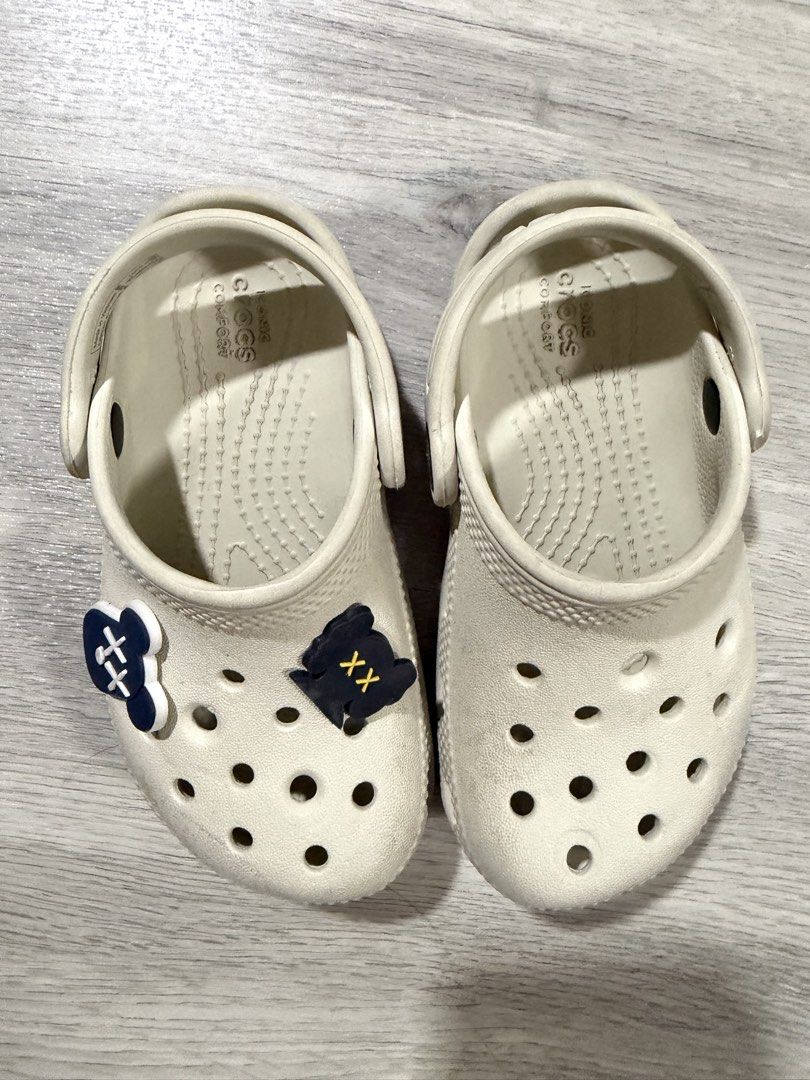 Kids crocs (Category: Babies & Kids Fashion) located in Singapore. Submitted by springggg (Listing ID 1453224708, Image 1). Description: Crocs authentic Size c8 Not for fussy.