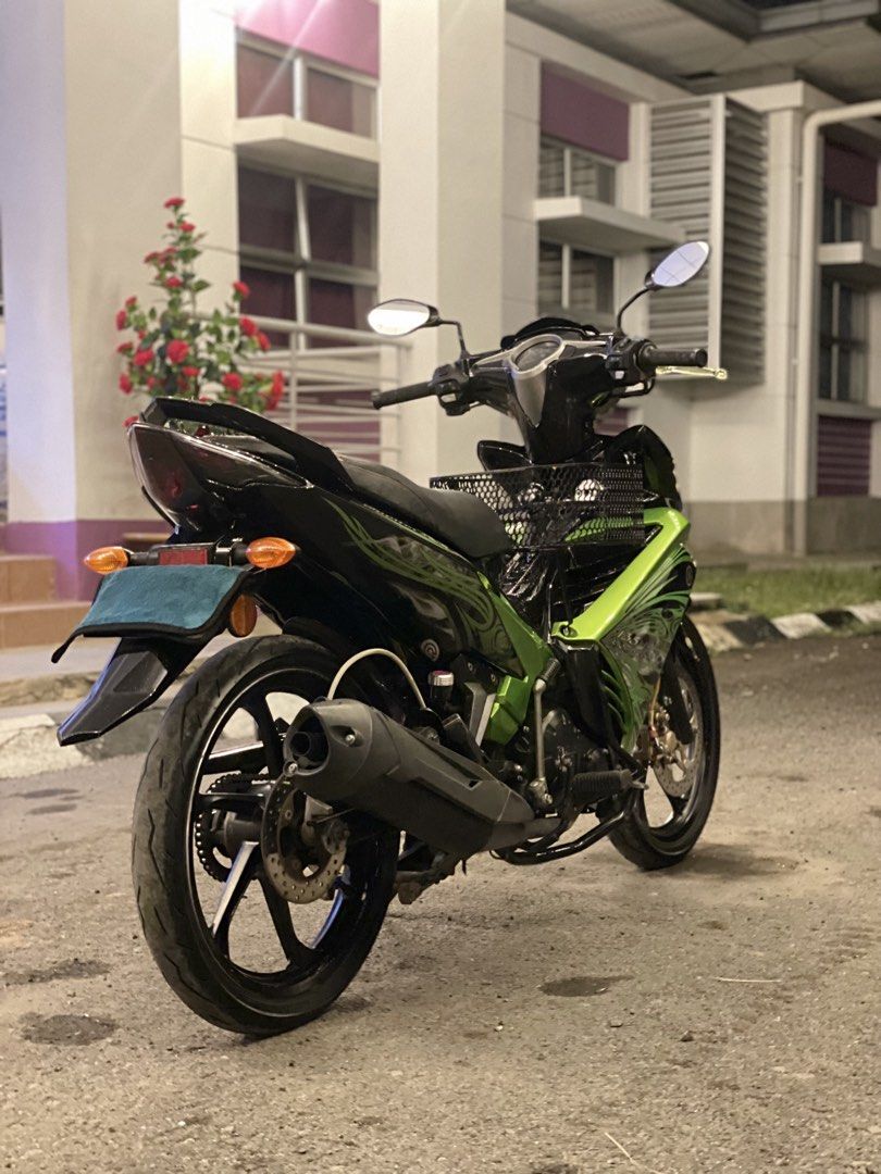 LC135 V4 (Category: Motorbikes) located in Tawau. Submitted by hazimi_yahya (Listing ID 1453098607, Image 2). Description: Enjin sangat memuaskan Banyak part baru Nama boleh tukar Harga boleh sembang URGENT Dijamin memuaskan.
