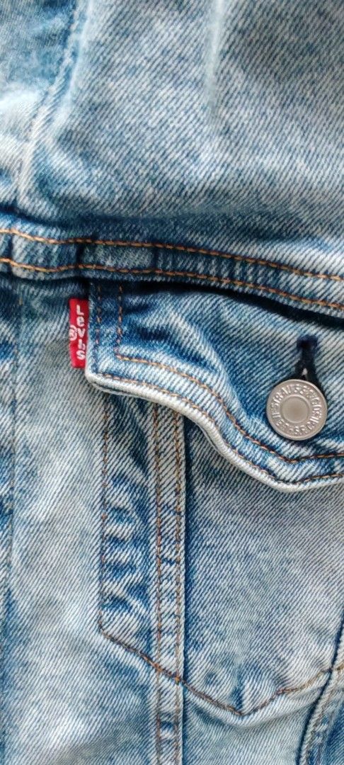 Levis （分類：外套及戶外衣服）位於 Hong Kong。 由 kl6721 提交（商品編號 1453086607，圖片 5）。簡介： Japan version 號碼雖然係中碼但是偏細 Mens M size 。