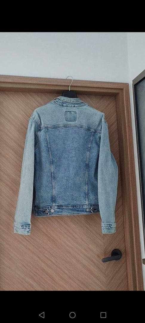 Levis （分類：外套及戶外衣服）位於 Hong Kong。 由 kl6721 提交（商品編號 1453086607，圖片 4）。簡介： Japan version 號碼雖然係中碼但是偏細 Mens M size 。