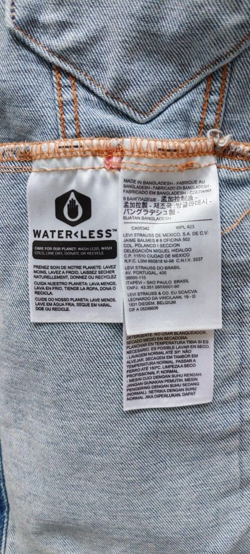 Levis （分類：外套及戶外衣服）位於 Hong Kong。 由 kl6721 提交（商品編號 1453086607，圖片 3）。簡介： Japan version 號碼雖然係中碼但是偏細 Mens M size 。