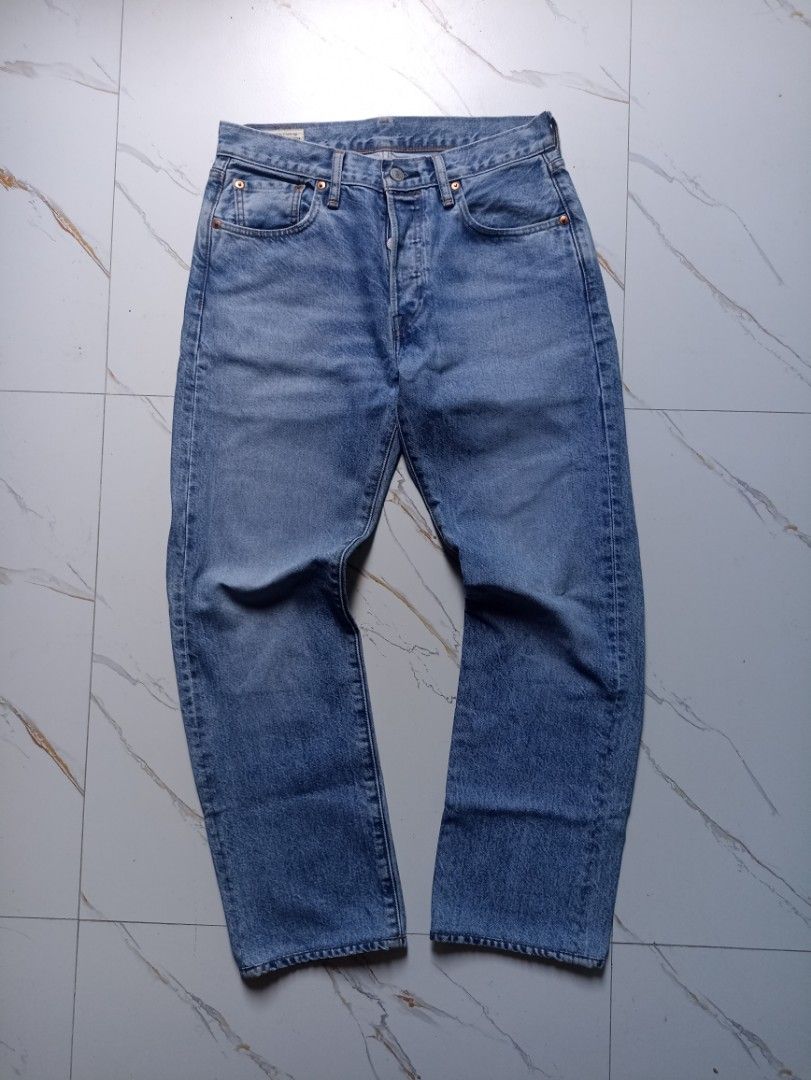 Levi's Premium 501 big E Button Fly Jeans (Category: Jeans) located in Zaragoza. Submitted by jeromegami62825 (Listing ID 1453083975, Image 2). Description: -Like new condition -no issue -Dimes -W30 L38 - Classic Levi's 501 jeans - Button fly closure - Medium blue wash - Quality denim construction - Wardrobe staple - Perfect for casual wear - Please check photos for detailed condition.
