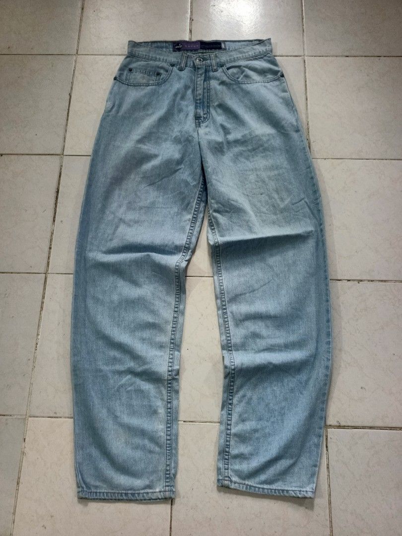 Levi's Silver Tab Baggy Pants (Category: Jeans) located in Malita. Submitted by ronnyboi (Listing ID 1453176610, Image 1). Description: ‎W:30 L:44 T:13 H:7.5 ‎Issue on the last pic ‎Mine: 550.