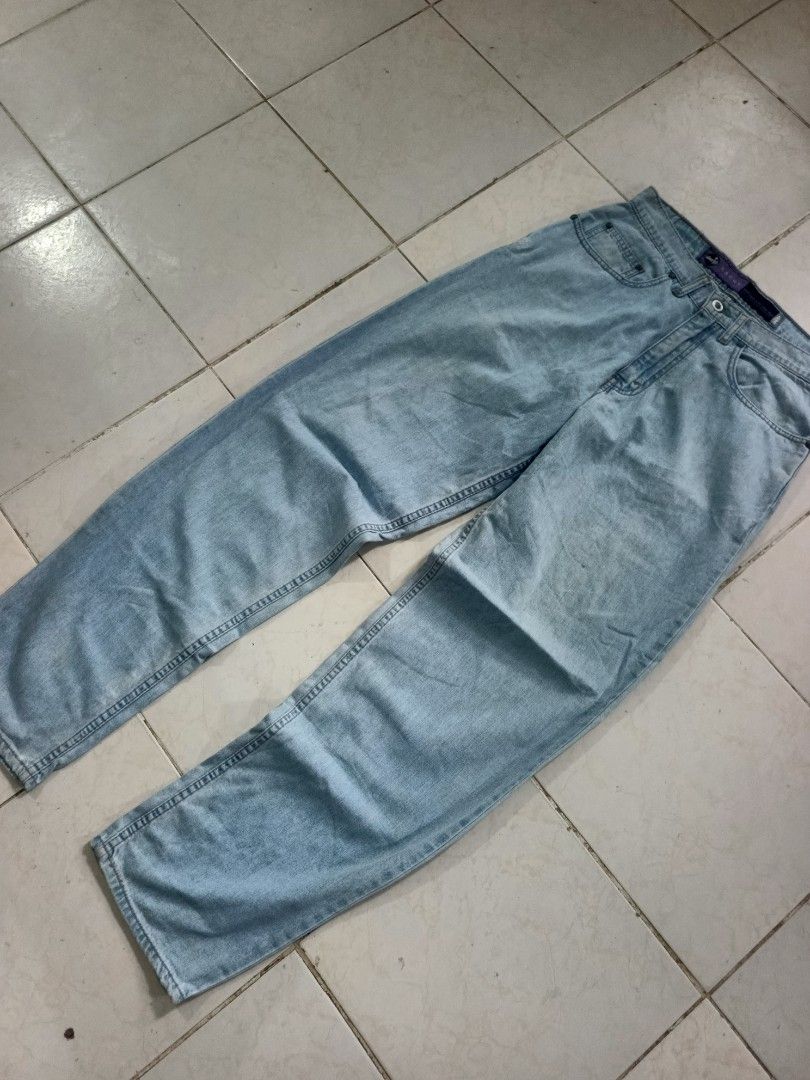 Levi's Silver Tab Baggy Pants (Category: Jeans) located in Malita. Submitted by ronnyboi (Listing ID 1453176610, Image 3). Description: ‎W:30 L:44 T:13 H:7.5 ‎Issue on the last pic ‎Mine: 550.