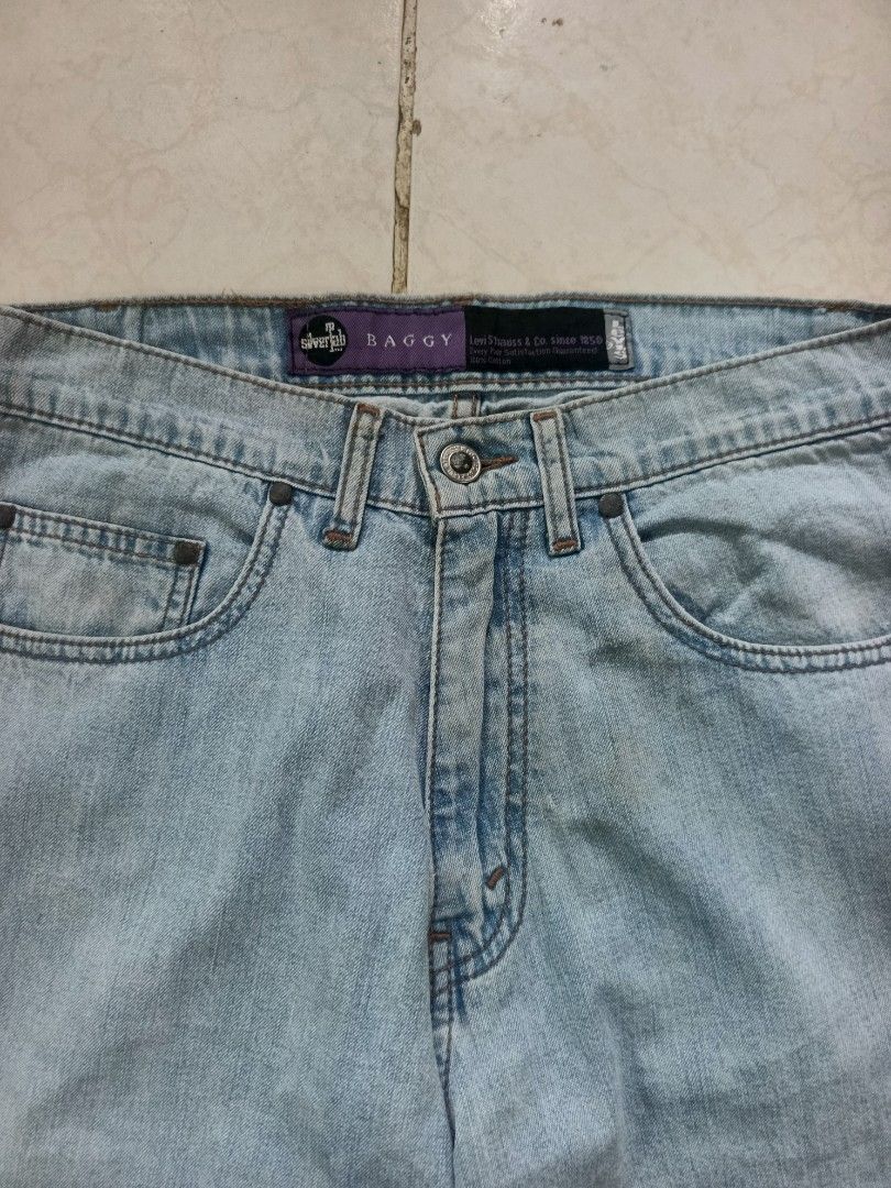 Levi's Silver Tab Baggy Pants (Category: Jeans) located in Malita. Submitted by ronnyboi (Listing ID 1453176610, Image 2). Description: ‎W:30 L:44 T:13 H:7.5 ‎Issue on the last pic ‎Mine: 550.