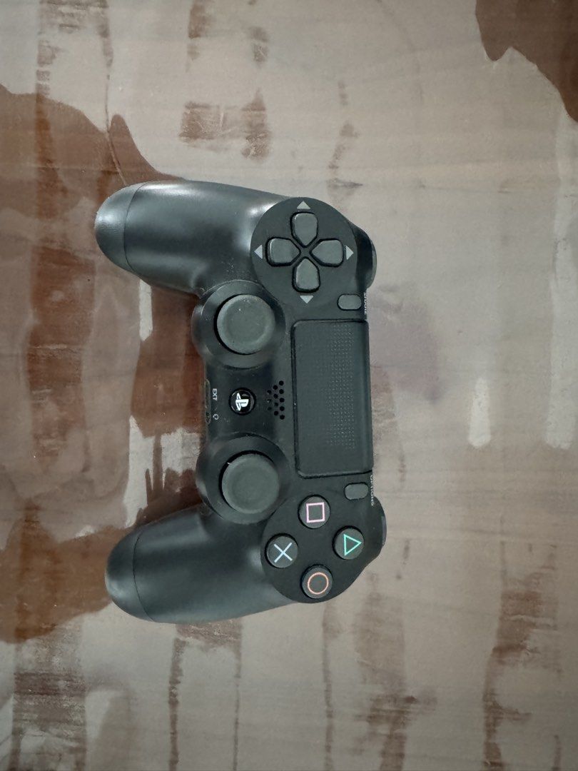Headset, PS4 Controller (Category: Computer Keyboard) located in Singapore. Submitted by phatmono (Listing ID 1453183934, Image 2). Description: - Razer Kraken Headset $10 - PS4 Controller $20 - All items are functional and ready to use..