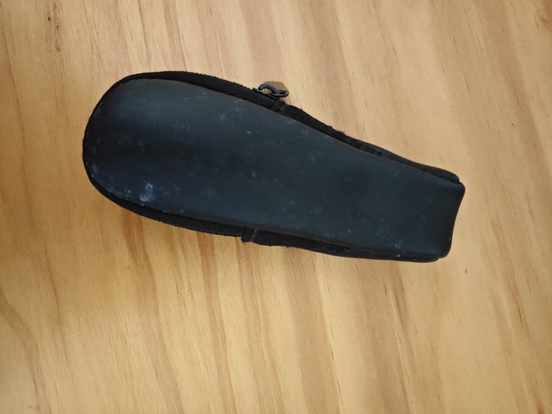 Logitech Wireless Presenter Laser Pointer with Case (Category: Mouse & Mousepads) located in Singapore. Submitted by charlesamk (Listing ID 1453092094, Image 1). Description: - Logitech wireless presenter - Black color - Includes original protective case - Navigation and laser buttons - Ideal for presentations and lectures - Tested and confirmed working - Ready for immediate use.