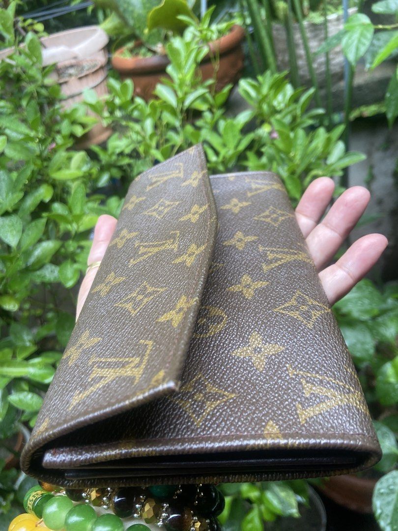 Louis Vuitton Monogram Bifold Wallet authentic vintage (Category: Luxury Bags & Wallets) located in Rizal. Submitted by baglovers10 (Listing ID 1453112793, Image 2). Description: - Authentic Louis Vuitton monogram wallet - Classic bifold design - Ample space for cards and cash - Great for everyday carry.