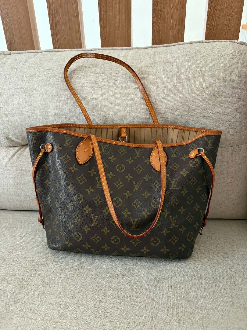 Louis Vuitton Monogram Canvas Neverfull GM Tote Bag (Category: Luxury Bags & Wallets) located in Manila. Submitted by lanyklein (Listing ID 1453070086, Image 2). Description: - Classic Louis Vuitton Neverfull GM tote - Monogram canvas with vachetta leather trim - Spacious inte rior with a zip pocket - Adjustable drawstring sides for customizable shape - Ideal for everyday use, work, or travel - Handles show natural patina - Interior lining is cle