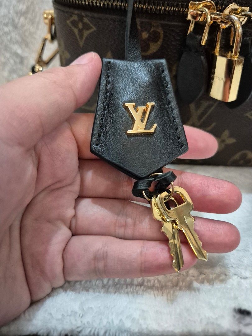 Louis Vuitton Monogram Vanity PM Bag (Category: Luxury Bags & Wallets) located in Cebu City. Submitted by chocowaffol (Listing ID 1453203467, Image 2). Description: complete accessories .
