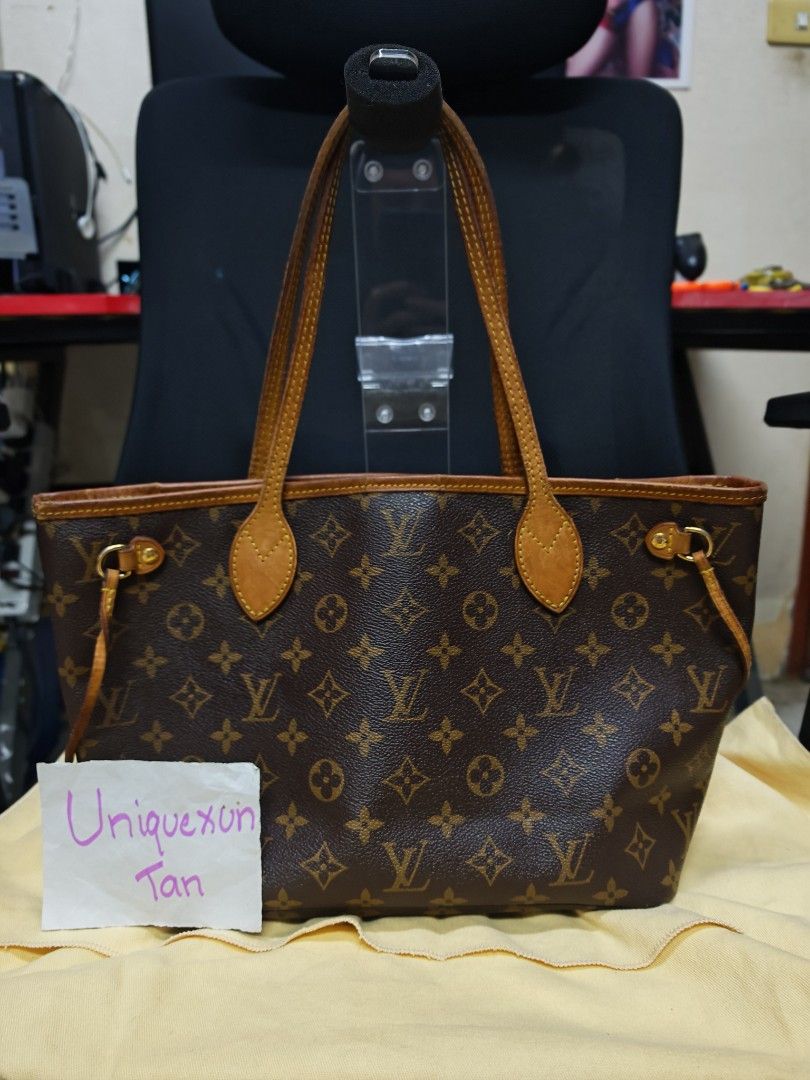 Louis Vuitton neverfull pm monogram (Category: Luxury Bags & Wallets) located in Malabon City. Submitted by uniquexun (Listing ID 1453198700, Image 1). Description: Selling neverfull pm size, in fair condition. All flaws are posted. Please look carefully. Includes dustbag and COA can do meet ups SF c/o buyer NO TO LOW BALLERS.