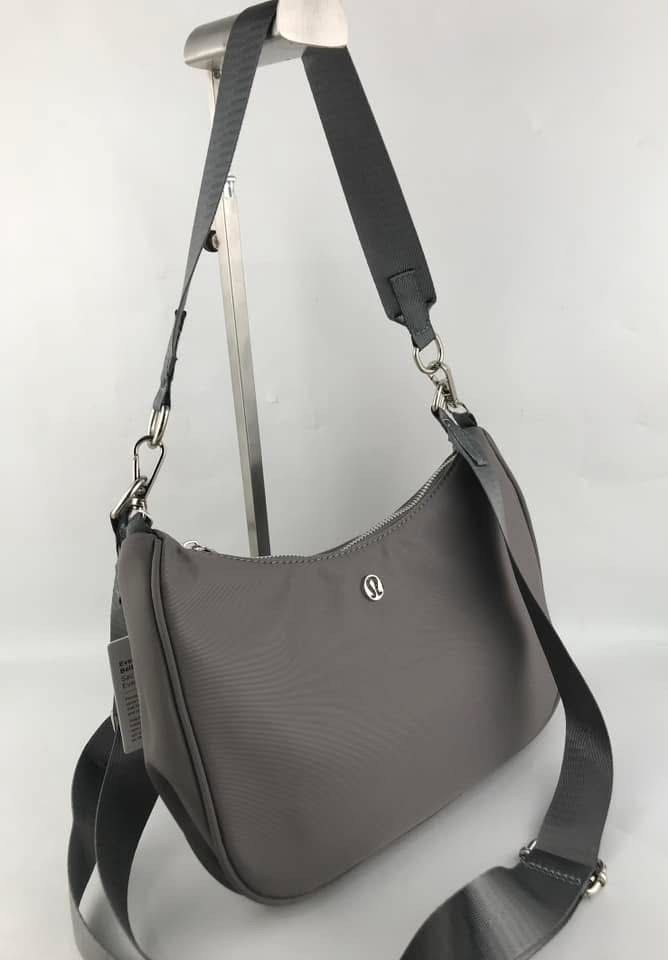 Lululemon Shoulder Bag 3L (Category: Carriers & Slings) located in Binan City. Submitted by pinkykeenshop (Listing ID 1453229645, Image 3). Description: .