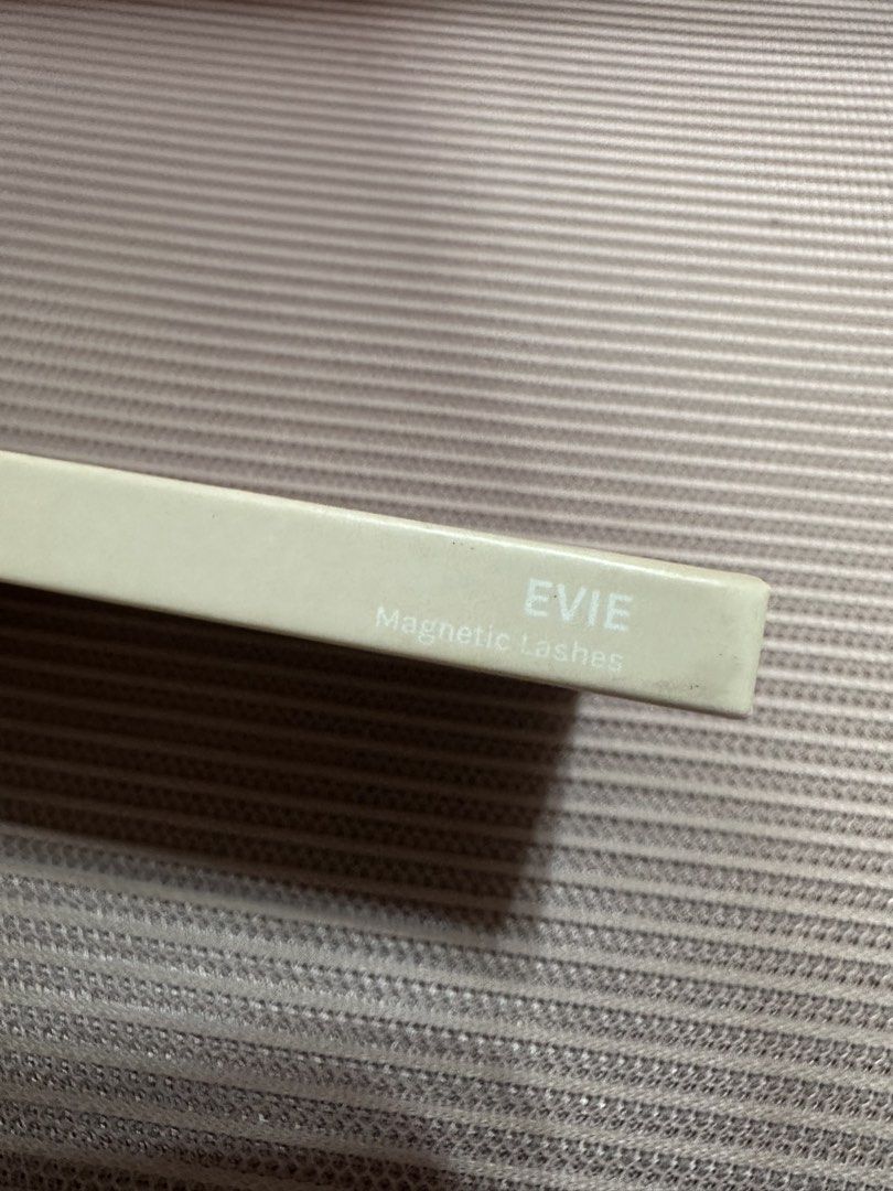 Luxx Lash Evie Magnetic Lashes (Category: Makeup) located in Dasmarinas. Submitted by maecybee (Listing ID 1453128720, Image 3). Description: - Luxx Lash Magnetic Lashes - Model: Evie - Includes: Left lash piece, Right lash piece - Features: Built-in mirror in case - Benefits: Easy application and removal, perfect for a quick lash enhancement.