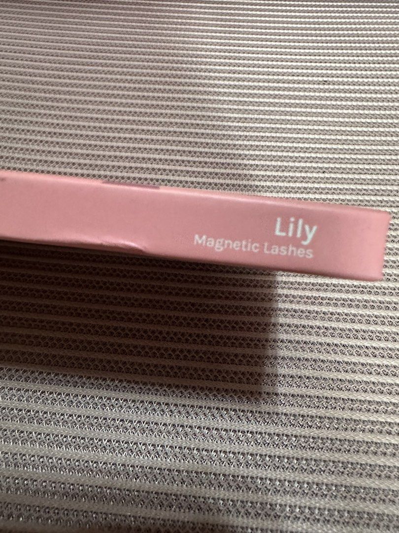 LUXX LASH Magnetic Lashes - Lily (Category: Makeup) located in Dasmarinas. Submitted by maecybee (Listing ID 1453128692, Image 3). Description: - Brand: LUXX LASH - Style: Lily - Includes: Left and right lash pieces - Packaging: Pink case with built-in mirror - Features: Easy to apply, reusable - Benefits: Adds volume and length to your look.