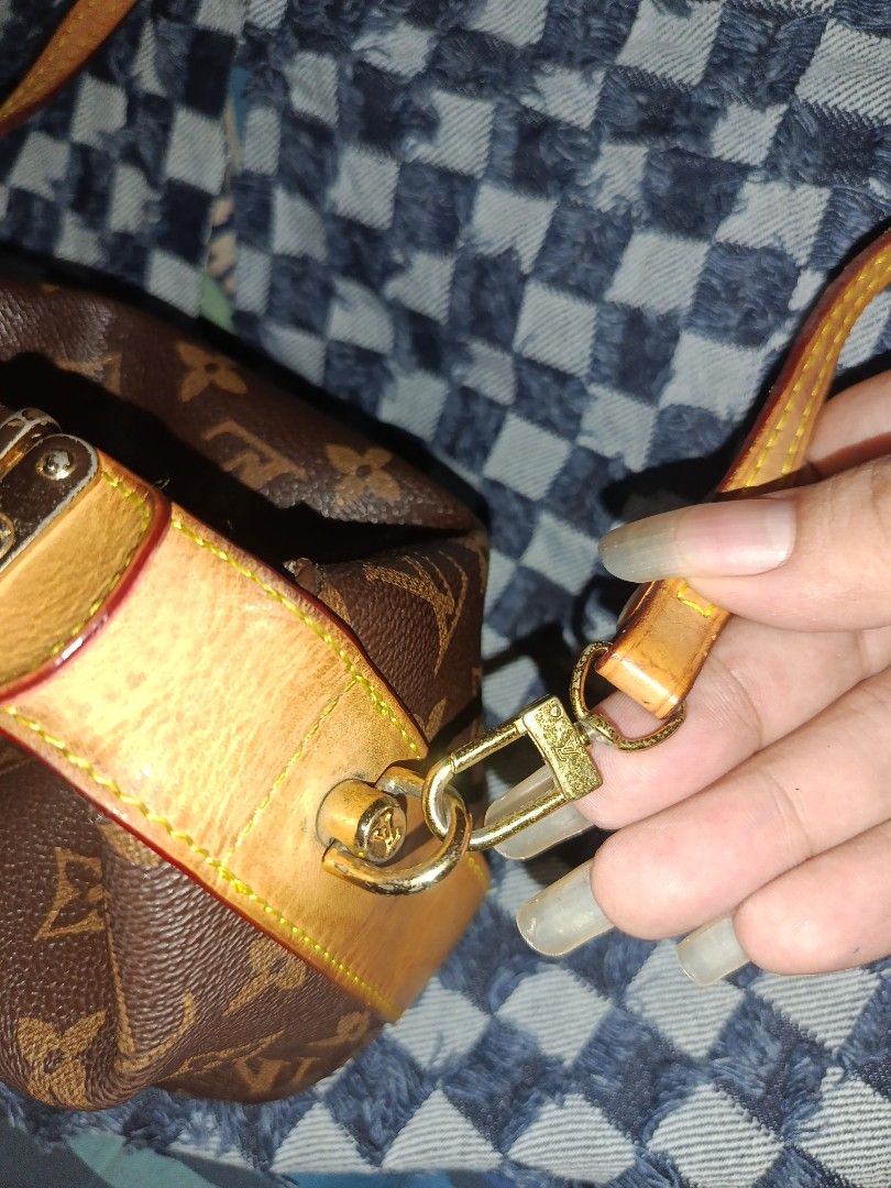 LV mini sling/hand bag. (Category: Luxury Bags & Wallets) located in Bulacan. Submitted by barbscee (Listing ID 1453093681, Image 3). Description: NEED CLEANING, ISSUES OF THIS BAG IS ALREADY SHOWN IN THE PHOTOS. NO CODE PRICE IS NEGOTIABLE..