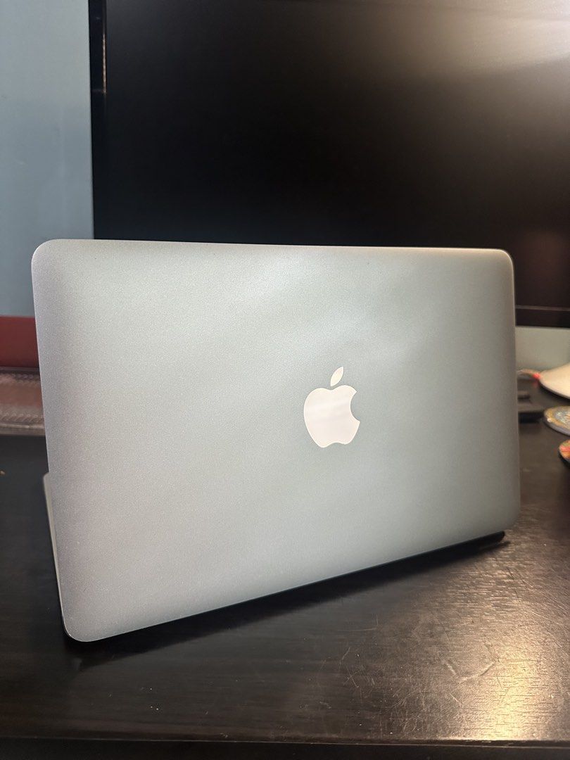 MacBook Air (11.6-inch, Early 2015) (Category: Laptops & Notebooks) located in Quezon City. Submitted by jlmadrinan (Listing ID 1453065118, Image 2). Description: MacBook Air (11.6-inch, Early 2015) OS: macOS Mojave Version 10.14.6 Processor: 1.6GHz Dual-Core Intel Core i5 Memory: 4GB 1600 MHz DDR3 Graphics: Intel HD 6000 1536MB Display: 11.6-inch (1366 x 768) Storage: Apple SSD 121GB Cycle Count: 286 ✅ original MagSafe power adapter ✅ No history