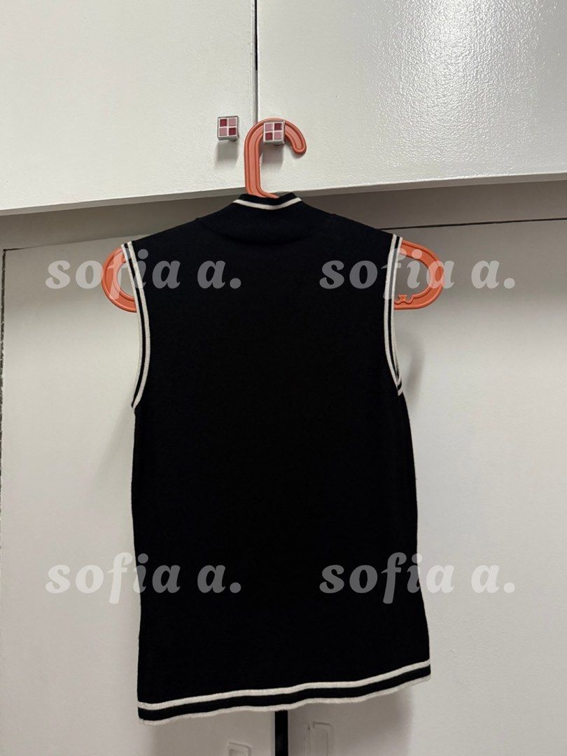 Marks and Spencer Black High Neck Sleeveless Top (Category: Sleeveless) located in Quezon City. Submitted by nnimako (Listing ID 1453073362, Image 3). Description: Size UK 8 (S-M).