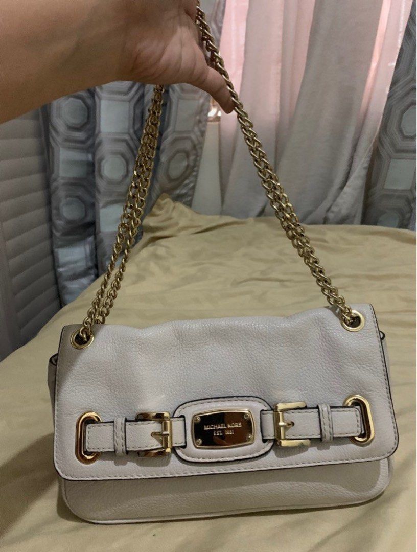Michael Kors Hamilton White Leather Chain Shoulder Bag (Category: Luxury Bags & Wallets) located in Paranaque City. Submitted by joymrtnz (Listing ID 1453074171, Image 3). Description: - Authentic Michael Kors shoulder bag in crisp white leather. - Elegant gold hardware details add a touch of luxury. - Stylish chain strap for comfortable wear. - Secure flap closure with decorative buckle accents. - Ample interior space for all your essentials. - 