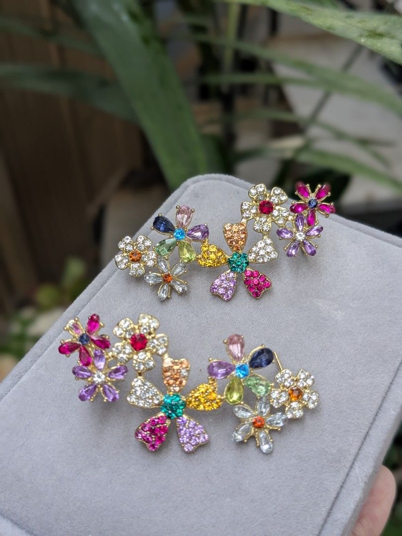 Multi Color Floral Rhinestones Cuff Earrings (Category: Earrings) located in Quezon City. Submitted by nnncorner (Listing ID 1453188970, Image 3). Description: Multi Color Floral Rhinestones Cuff Earrings Clip style on top of wars not so lightweight Hypoallergenic It comes with a box Worn photo is my personal used 790.