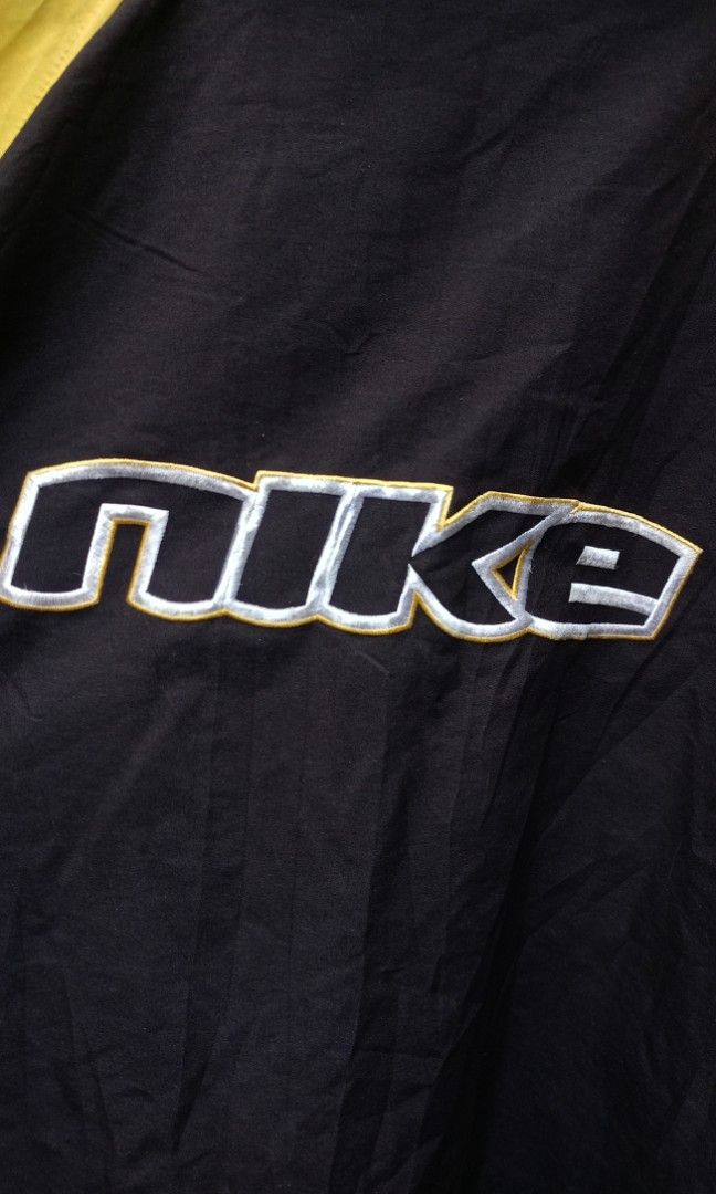 Nike Vintage Windbreaker Zipped (Category: Coats, Jackets and Outerwear) located in Davao. Submitted by terrencefinds (Listing ID 1453230180, Image 3). Description: Embroid Logo No issue 25x29.