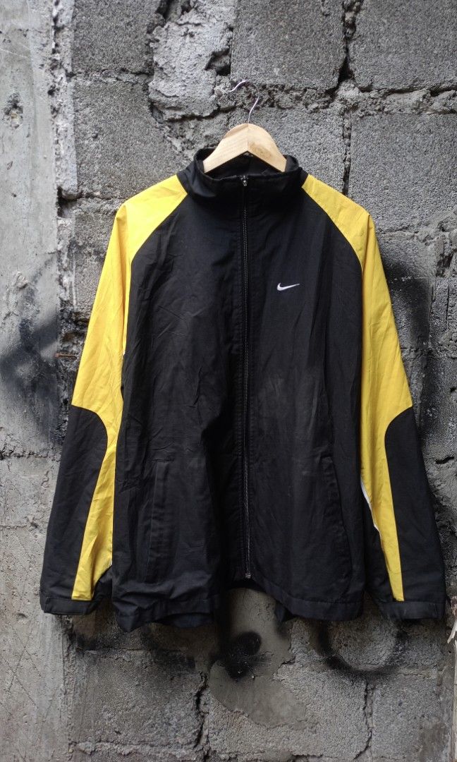 Nike Vintage Windbreaker Zipped (Category: Coats, Jackets and Outerwear) located in Davao. Submitted by terrencefinds (Listing ID 1453230180, Image 1). Description: Embroid Logo No issue 25x29.