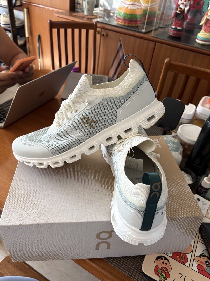 On cloud (Category: Sneakers) located in Singapore. Submitted by mightybear_a36e32 (Listing ID 1453056283, Image 2). Description: Brand new as a gift but wrong size.