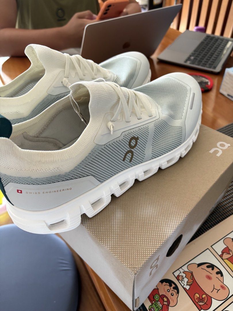 On cloud (Category: Sneakers) located in Singapore. Submitted by mightybear_a36e32 (Listing ID 1453056283, Image 1). Description: Brand new as a gift but wrong size.