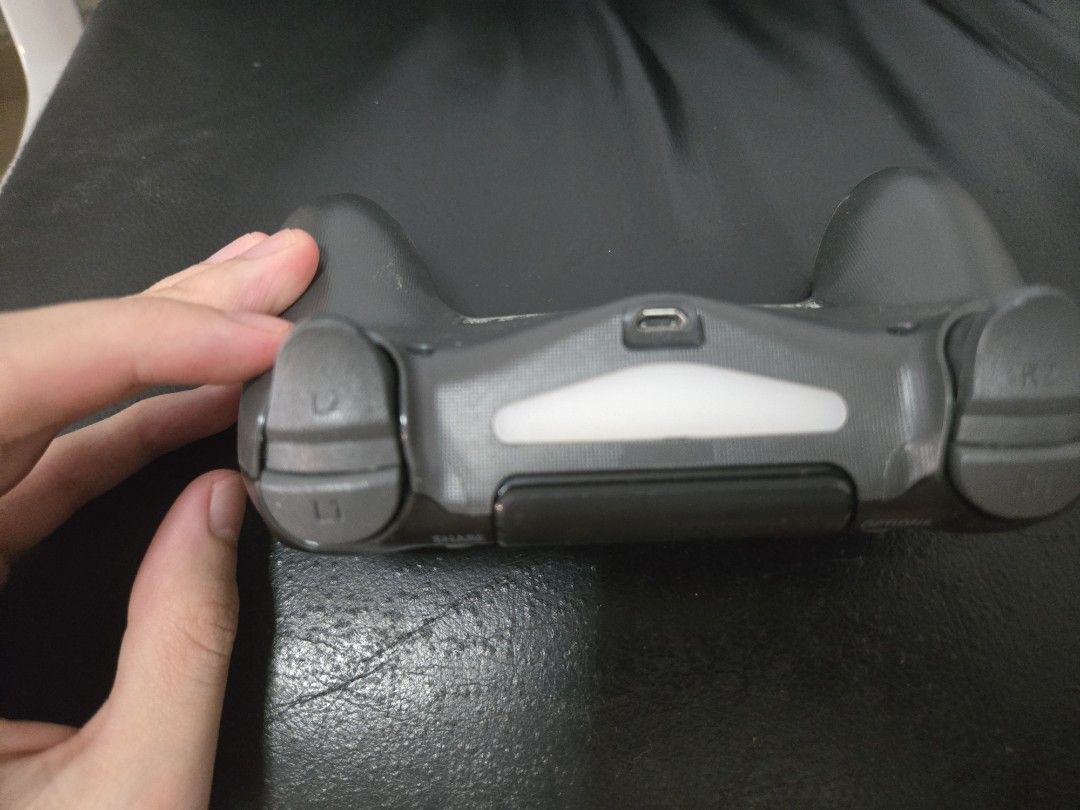 Pc Controller (Category: Controllers) located in Singapore. Submitted by onlyexample99 (Listing ID 1453179602, Image 2). Description: - Pc Controller - Minor wear - All buttons and triggers intact - Light bar visible - EXT port and headphone jack present - Fully functional, can be wired/wireless via Bluetooth .
