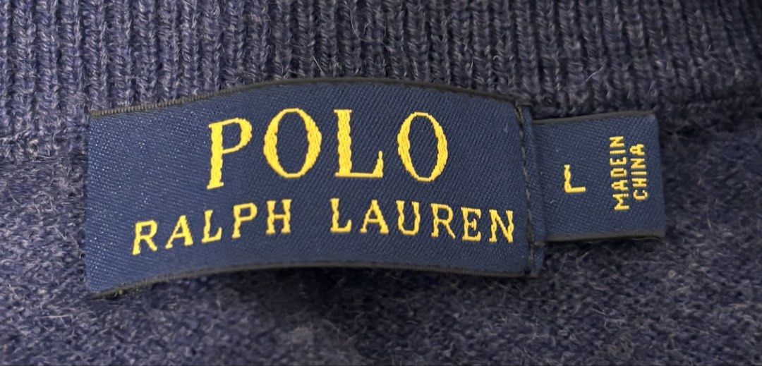 Polo Ralph Lauren Wool Crewneck Sweater （分類：T-shirt、恤衫、有領衫）位於 Hong Kong。 由 lokorio 提交（商品編號 1453112349，圖片 2）。簡介： Polo Ralph Lauren Wool Crewneck Sweater Size: L, chest 48cm, length 68cm Color: Navy Heather with signature red embroidered Pony logo Material: Wool knit (ribbed collar, cuffs and hem) Made in China Retail: ~US$168–228 (HK$1,300–1,800) #PoloRalphLauren #RalphLauren #RL #Knitwear #冷衫 #OldMoney 。