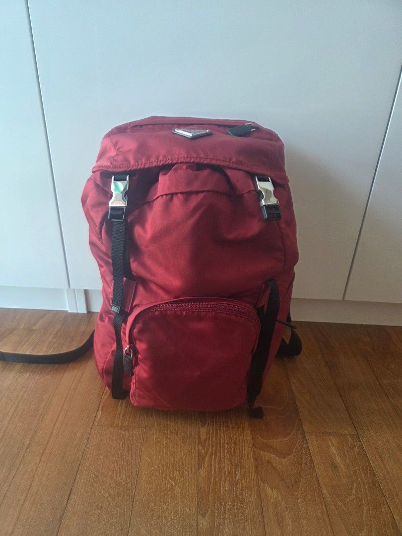 Prada backpack (Category: Bags & Wallets) located in Singapore. Submitted by royalgem_fa85ee (Listing ID 1453059464, Image 3). Description: hi. it is Prada backpack. like new. size is 23×38×12. if you are interested chat to me. thank you. .