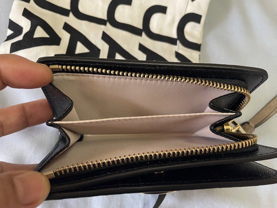Brand new authentic marc and jacob two fold wallet (Category: Luxury Bags & Wallets) located in Caloocan City. Submitted by prelovedbybets (Listing ID 1453100439, Image 2). Description: Brand new authentic marcjacobs two fold wallet bought in japan .