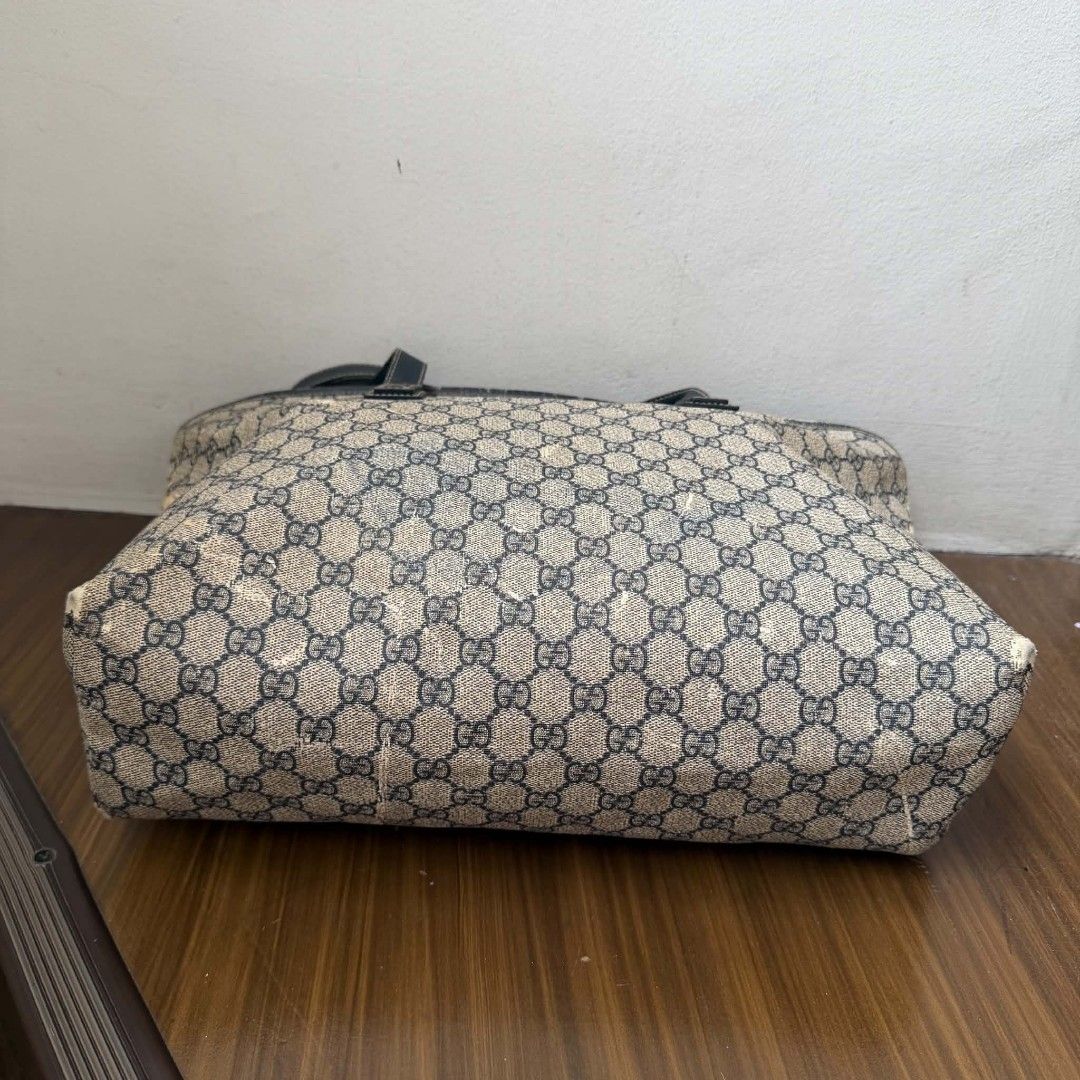 Pre Owned Authentic GUCCI GG PVC Shoulder Bag (Category: Luxury Bags & Wallets) located in Paranaque City. Submitted by Glamfahd (Listing ID 1453135807, Image 3). Description: Pre Owned Authentic GUCCI GG Bag Inclusion/s: None Condition Well Used condition Marks on exterior Marks on interior Scratches, rubs in few area hence the price but still useable and nice in actual Bag is really a great buy! Please manage your expectations as you are buying